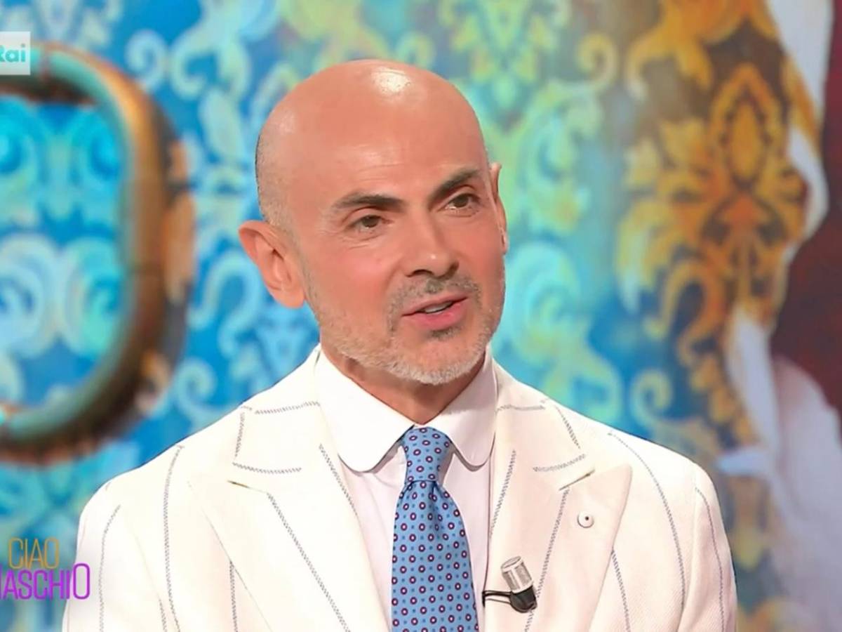 enzo miccio a ciao maschio mio padre nella pratica piuttosto assente mi 232 mancata una sua carezza da Ilgiornale.it enzo miccio a ciao maschio mio padre nella pratica piuttosto assente mi 232 mancata una sua carezza